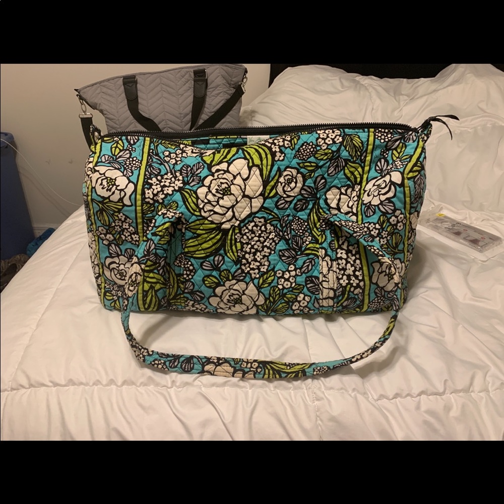 Vera Bradley Island Bloom Duffle/ Travel Organizer